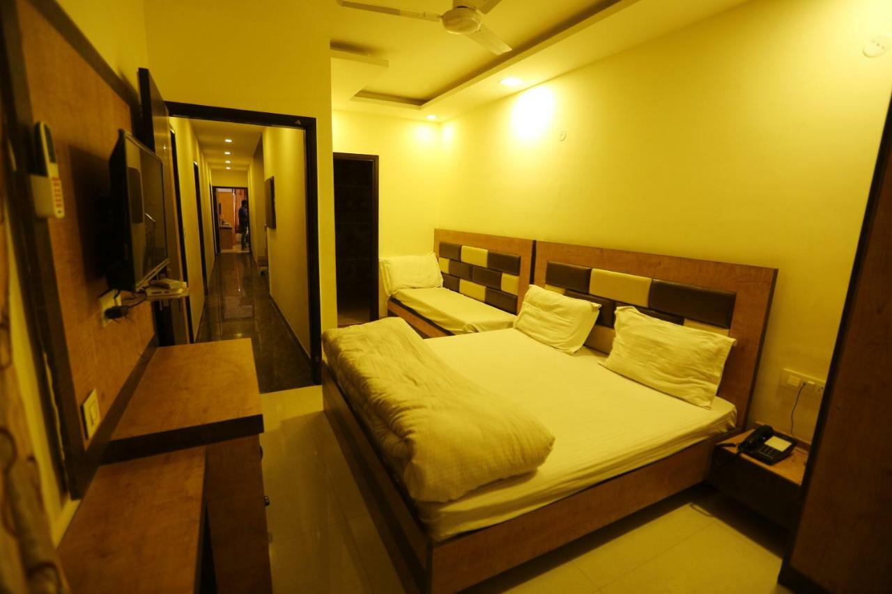 Hotel Golden Heart Amritsar Exteriör bild